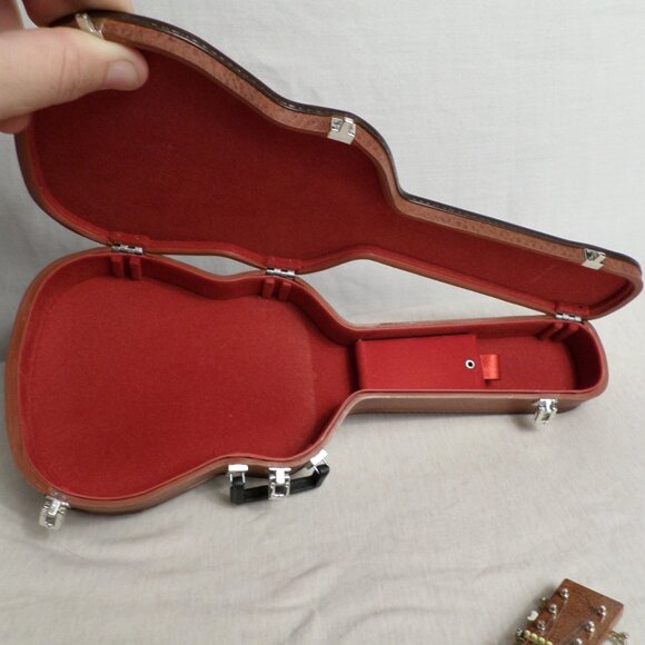 Adorable American Girl Doll Guitar & Case - Picture 10 of 10